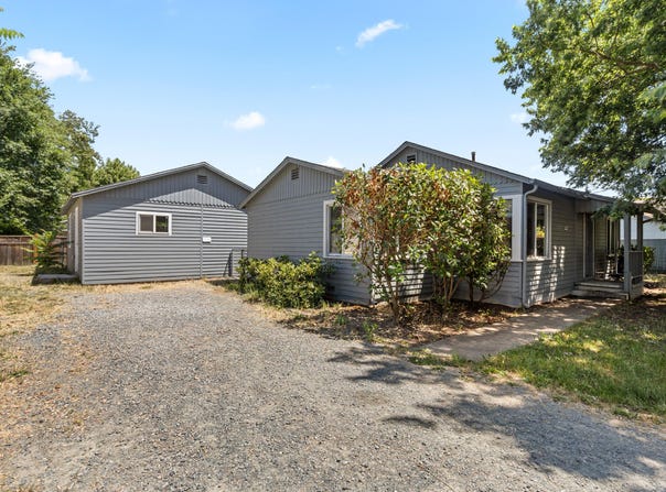 1411 Playford Lane, Grants Pass, OR 97527