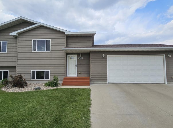906 SW 16th Avenue, Aberdeen, SD 57401