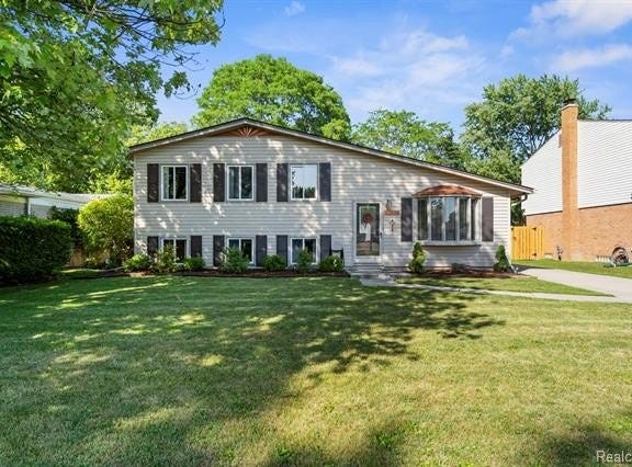 50474 Jim Drive, Chesterfield, MI 48047