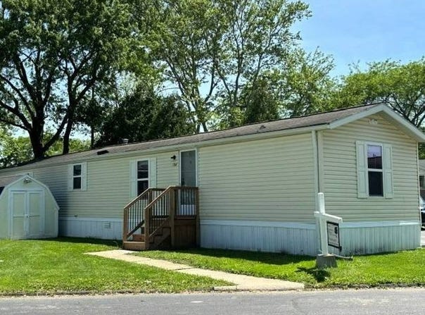 154 Preswick, Temperance, MI 48182