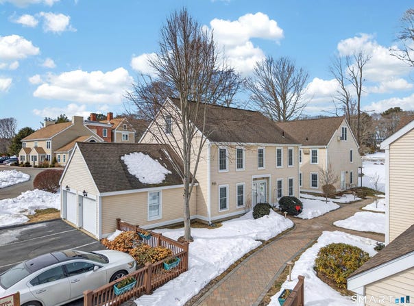 54 Rope Ferry Road, Waterford, CT 06385