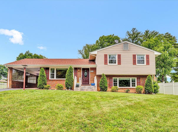 2604 McVitty RD, Roanoke, VA 24018