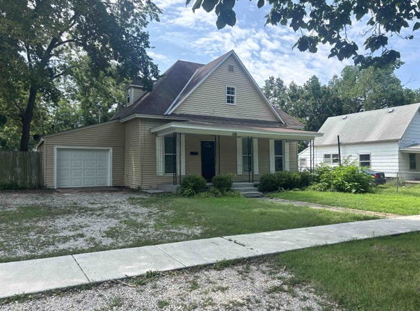 619 E 8th St, Newton, KS 67114