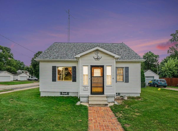 401 S Center Street, Hartford, MI 49057
