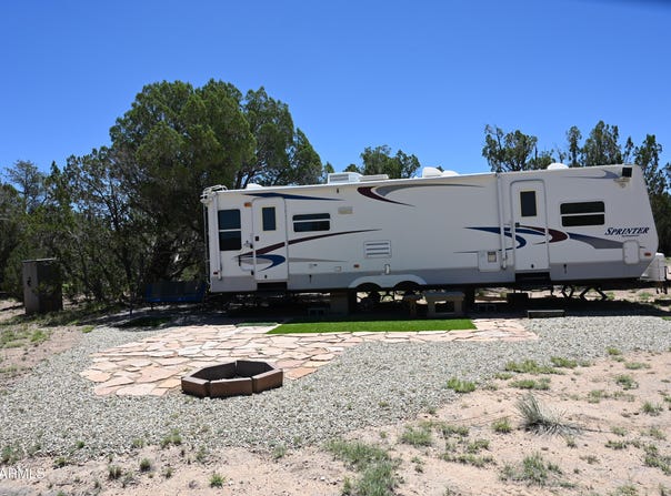 35800 W SILENT SHADOWS Trail, Seligman, AZ 86337