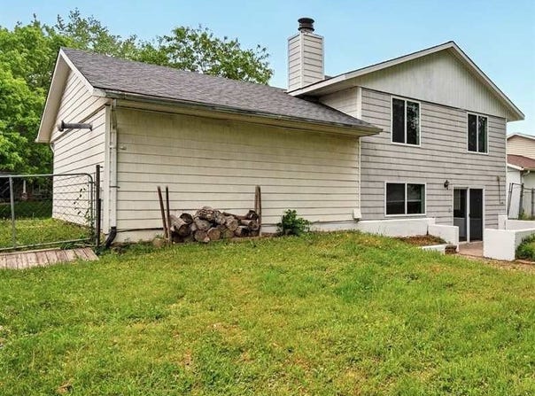 3339 Lower West Branch Rd, IowaCity, IA 52245
