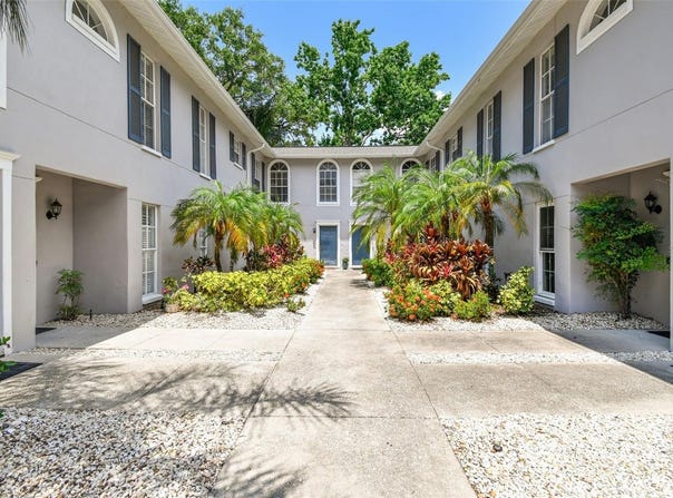 3205 W DE LEON STREET, TAMPA, FL 33609