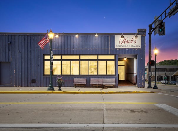 11 S Main St, Hartford, WI 53027