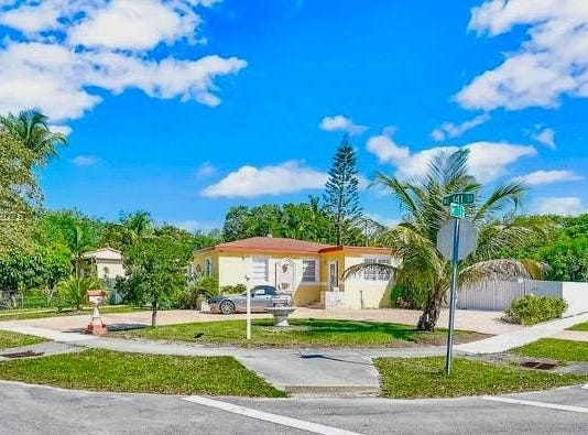 1500 NE 141st St, North Miami, FL 33161