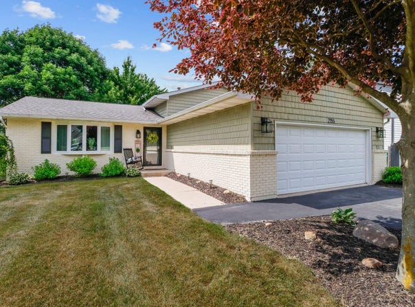2155 Greenvalley Drive, Crown Point, IN 46307