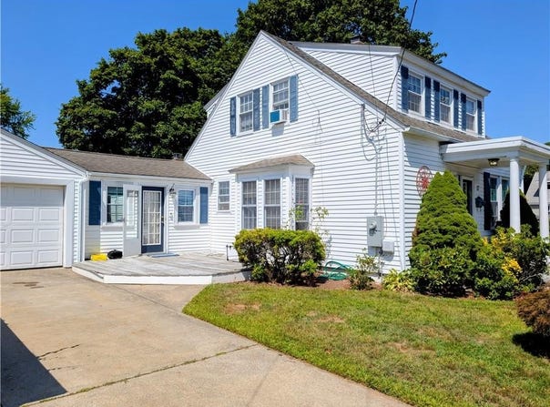 17 Stone Avenue, Warwick, RI 02889