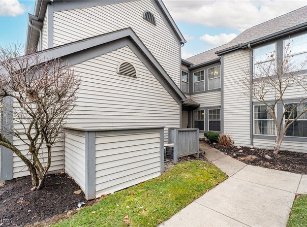 225 N Bayshore Drive unit: 3, Columbiana, OH 44408