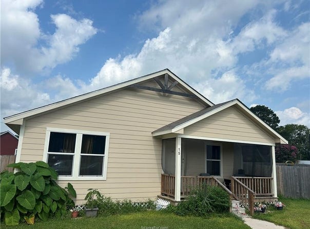 15 Lenora Drive, Hearne, TX 77859
