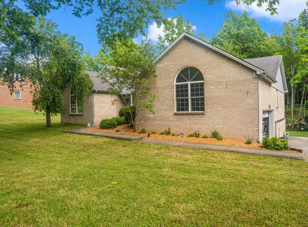1121 Wood Cliff Road, Frankfort, KY 40601