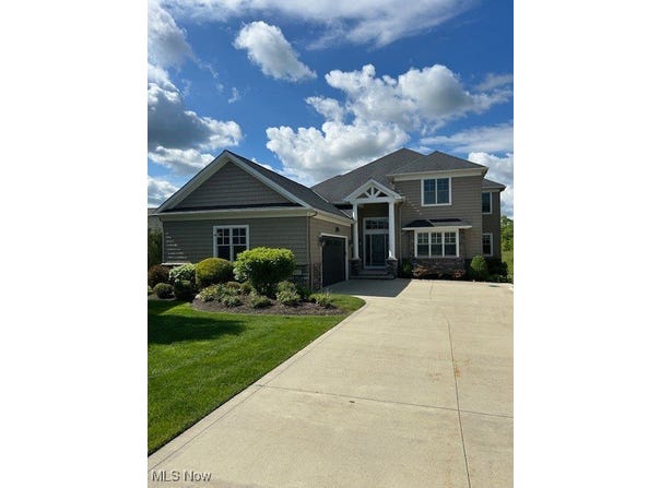 450 Acacia Circle, Lyndhurst, OH 44124