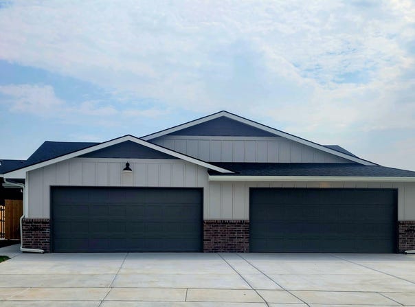 2873 S Cedar Crest Ct, Wichita, KS 67215