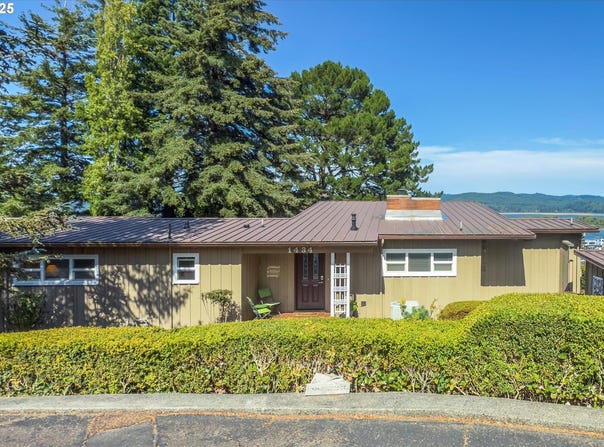 1434 HILLSIDE CT, Coos Bay, OR 97420