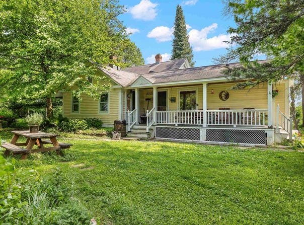 1780 Waller Road, Iola, WI 54945