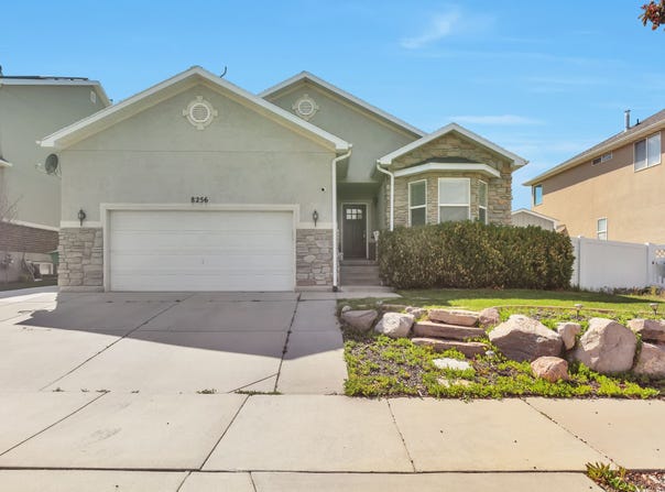 8256 S IMPERIAL OAK Dr, West Jordan, UT 84081