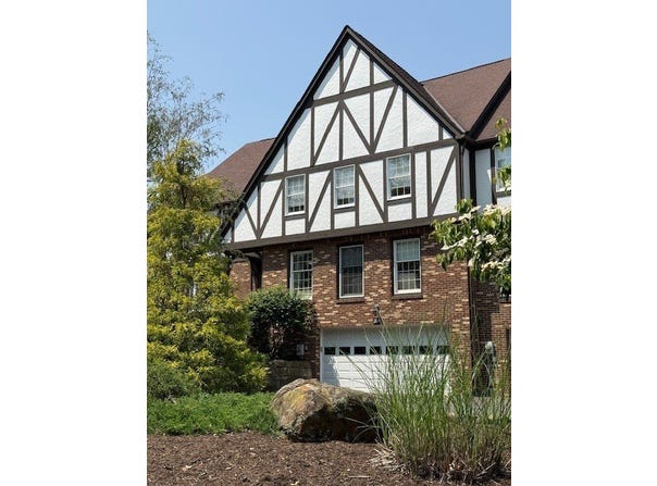 204 Thornberry Cir, Mt Lebanon, PA 15234