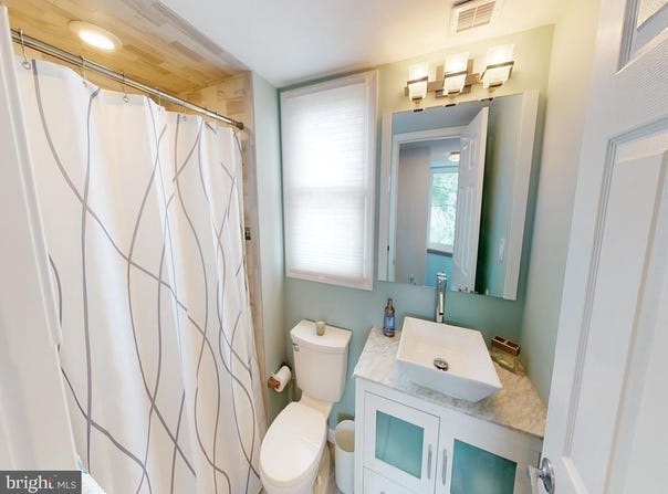 2012 E BAY TERRACE, SHIP BOTTOM, NJ 08008