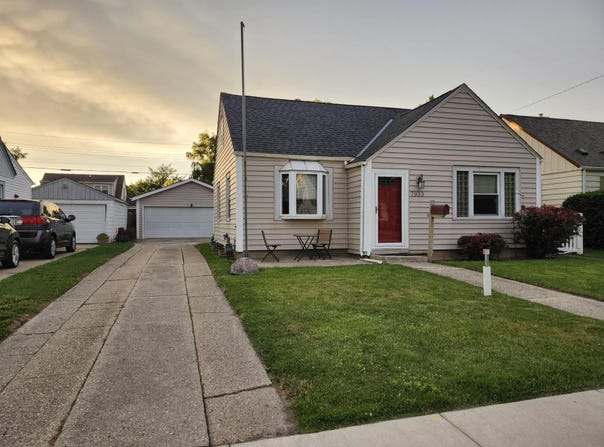 7933 29th Ave, Kenosha, WI 53143
