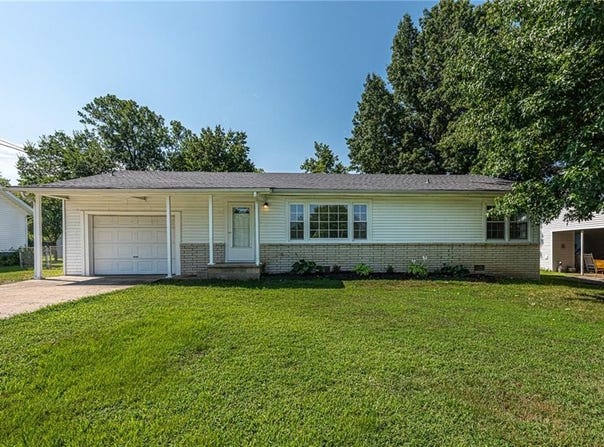 1  W Montgomery  ST, Fayetteville, AR 72701
