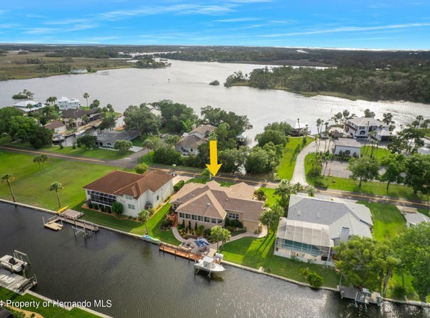 11972 W Riverhaven Drive, Homosassa, FL 34448