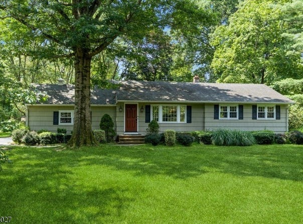 24 Briar Ln, Bernards Twp., NJ 07920-1301