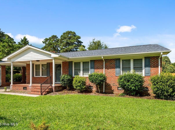 2236 Longleaf Pine Drive, Kinston, NC 28504
