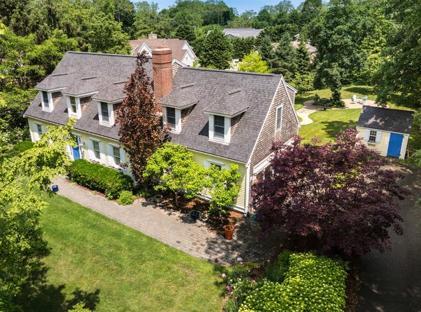 10 Westmoreland Drive, West Falmouth, MA 02540