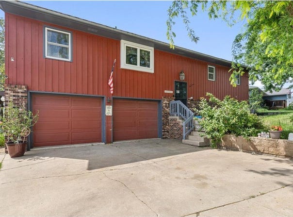 310 9th Street NW, Plainview, MN 55964