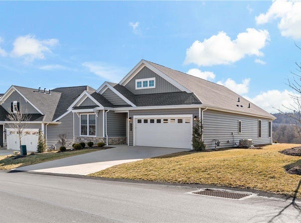 232 Liberty Blvd, Cecil, PA 15317