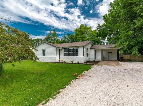 1908 Lawson  ST, Fayetteville, AR 72703