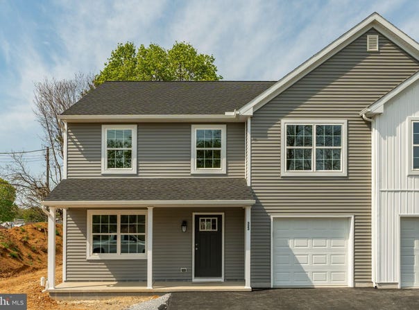 323 W WATER STREET, ANNVILLE, PA 17003