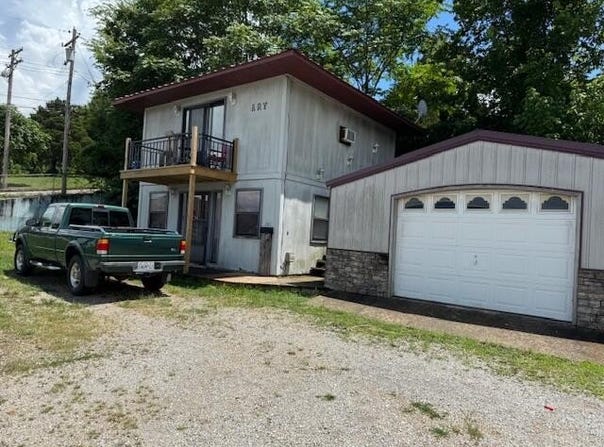 201 West Walnut Street, Thayer, MO 65791