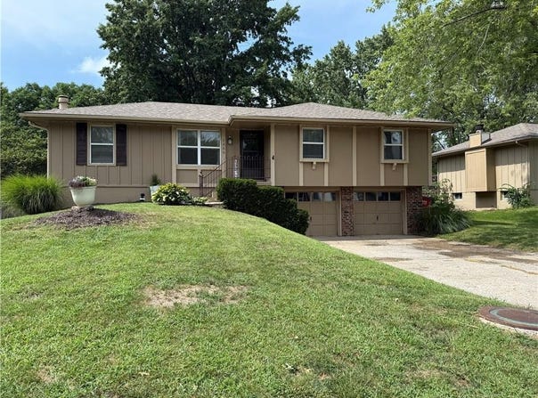 1400 SE 16th Street, Oak Grove, MO 64075