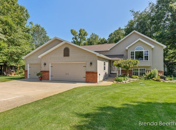 10901 Wildlife Drive, Greenville, MI 48838