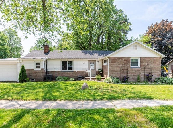 211 W South Street, Grand Ledge, MI 48837