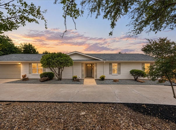 5105 Fairway Circle, De Cordova, TX 76049