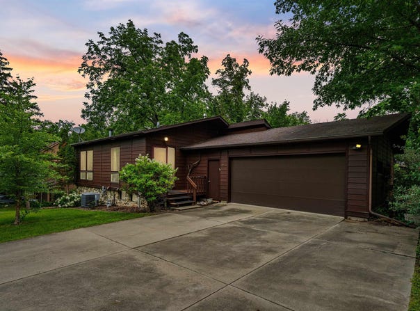 214 Four Seasons Drive, Waterloo, IA 50701