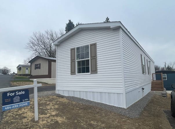 14 Gap View Mobile Home Park, Walnutport, PA 18088