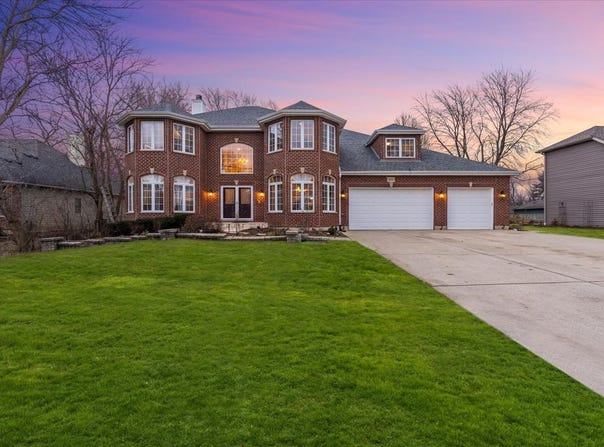325 Williams Street, Roselle, IL 60172