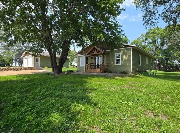 24091 Sunny Side Drive NW, Evansville, MN 56326