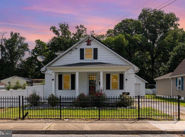 7 S GEORGE STREET, MECHANICSBURG, PA 17055