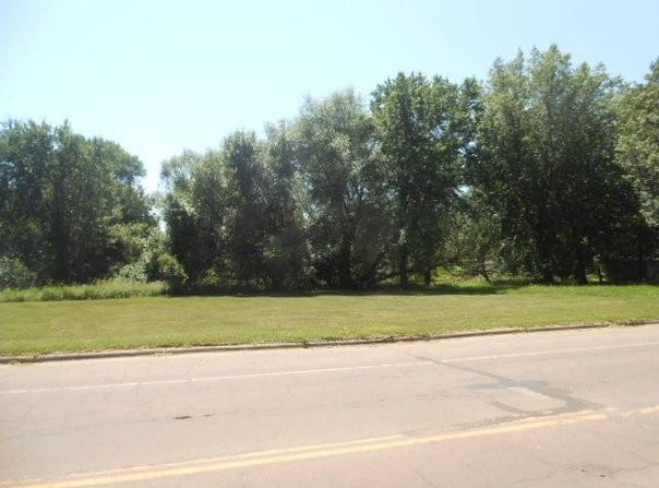 6th Crn 17th St/6th Avenue, Windom, MN 56101