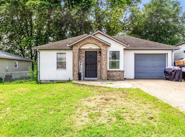 1860 E Division Street, Bolivar, MO 65613