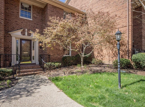 400 Redding Road, Lexington, KY 40517
