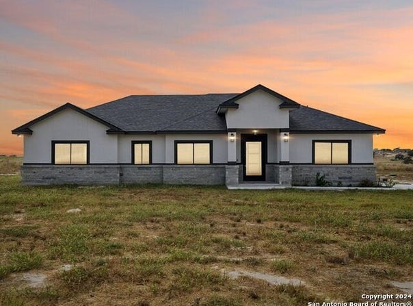 792 lake valley, La Vernia, TX 78121