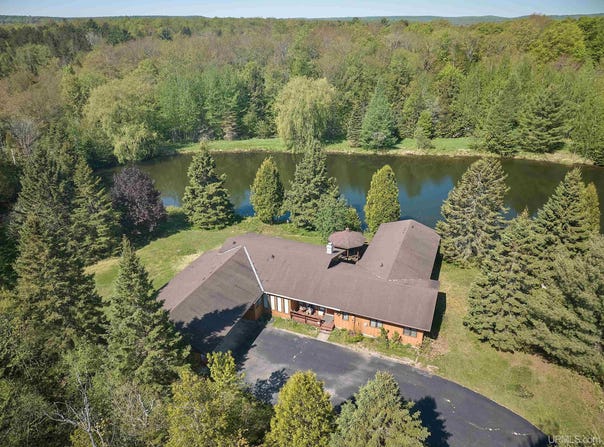 N6355 Alger Heights Road, Munising, MI 49862